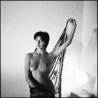 cca 1986 Játék a kendővel, Menesdorfer Lajos (1941-2005) budapesti fotóművész hagyatékából, 5 db vin...