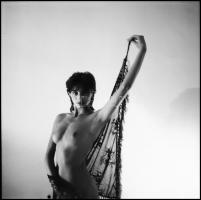 cca 1986 Játék a kendővel, Menesdorfer Lajos (1941-2005) budapesti fotóművész hagyatékából, 5 db vin...