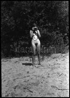 Eltérő időpontokban készült, szolidan erotikus felvételek, 6 db NEGATÍV, 36x24 mm