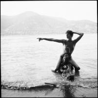 Menesdorfer Lajos (1941-2005) budapesti fotóművész hagyatékából, 21 db vintage NEGATÍV, amelyek külö...