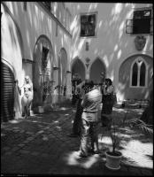 Különféle helyszíneken, eltérő időpontokban és több aktmodell közreműködésével készült felvételek, M...