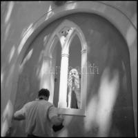 Különféle helyszíneken, eltérő időpontokban és több aktmodell közreműködésével készült felvételek, M...