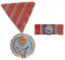 1957. Szolgálati Érdemérem zománcozott kitüntetés mellszalagon, miniatűrrel szalagsávon, eredeti tokban T:1- NMK.: 618.