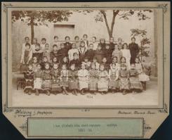 1894 Budapest, az I. kerületi (Várbeli) községi elemi népiskola tanulóinak csoportképe, Halácsy fényképész felvétele, vintage fotó, 13x20 cm, karton 18,8x23,2 cm