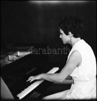 cca 1968 Sirokai Zsuzsanna zongoraművészről készült felvételek, Kotnyek Antal (1921-1990) budapesti ...