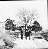 cca 1969 Bitskey Tibor (1929-2015) a Nemzet Színésze az egri várban két színésztársával, Kotnyek Ant...