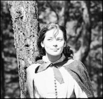 cca 1969 Vencel Vera (1946) Jászai Mari-díjas színművész portré felvételei, Kotnyek Antal (1921-1990...