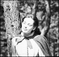 cca 1969 Vencel Vera (1946) Jászai Mari-díjas színművész portré felvételei, Kotnyek Antal (1921-1990...