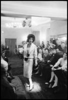 cca 1967 Budapesti divatbemutató, Kotnyek Antal (1921-1990) budapesti fotóriporter hagyatékából 14 d...