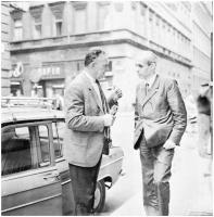 cca 1969 Básti Lajos (1911-1977) Kossuth-díjas színművészről készült felvételek az autója mellett, a...