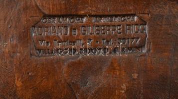 2 db fali kerámia, imádkozó kisfiú és puszizkodó gyerekek. Az egyik jelzett: Adriano e Giuseppe Ricc...