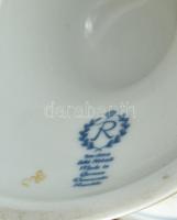 Reichenbach porcelán petróleumlámpa, búra nélkül, apró sérülésekkel. m: 27 cm