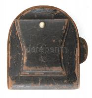 New Era NY vadász zsebóra, számlapon hajszálrepedéssel, bőr tartóval, övre akasztható. Működő, jó ál...