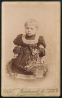 1894 Lili, keményhátú fotó Meinhardt Ágoston (Győr/Pápa) műterméből, 10,5×6,5 cm