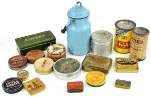 cca 1930-1940 Régi reklámos fém dobozok gyűjteménye ömlesztett sajt, háború előtti Nivea, gyógyszer, dohány és egy zománc kannácska