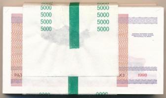 Fehéroroszország 1998. 5000R (100x) banki kötegelővel, sorszámkövetők T:I,I- / Belarus 1998. 5000 Ru...