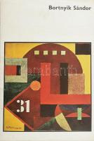 Körner Éva: Bortnyik Sándor. Bp., 1975., Corvina,(Offset-ny.), 4+8 p.+12 (13 reprodukció 12 táblán) t. Magyar, angol, német és francia nyelven. Kiadói illusztrált, kissé foltos és kopott papír mappában, kissé sérült gerinccel, hiánytalanul, táblák jó állapotban.