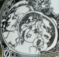 Hollóházi Jurcsák László által tervezett hamutartó d: 17 cm, bonbonniere d: 17 cm, és váza m: 15,5 c...