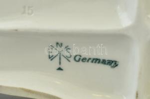 Ens porcelán vágtató lovak nagy méretű szobor. Fehér mázas, jelzett. m: 24cm