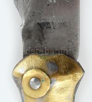 Jelzett vadász bicska, zsebkés, Válik jelzéssel a pengén, bőr tokkal, réz és szaru markolattal, h: 2...