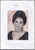 Pap Éva (1964-) színésznő aláírása az őt ábrázoló újságkivágáson