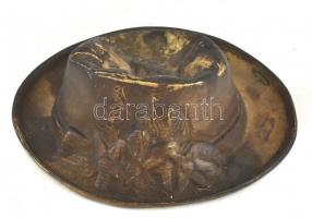 Kalap formájú hamutál, öntött bronz, kopott. d: 15 cm