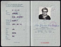 1981 Magyar Népköztársaság által kiállított fényképes útlevél, francia, svájci, német vízumokkal
