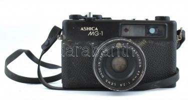 Yashica MG-1 fényképezőgép, Yashinon 2,8/45mm objektív cca.: 1975. Japán. Sérült