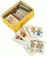 Egy doboznyi vegyes játékkártya