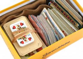 Egy doboznyi vegyes játékkártya