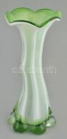 Zöld-fehér üvegváza. Kézzel formázott üveg, anyagában színezett 19,5 cm