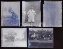 cca. 1910 Családi falusi életképek, 20 db vintage üveglemez negatív ismeretlen család hagyatékából, cca. 12x9 cm