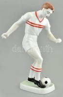 Hollóházi Honvéd labdarúgó, kézzel festett, jelzett, kisebb mázhibával, kopásnyomokkal, m: 27 cm