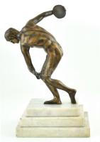 Diszkoszvető, patinázott bronz, márványtalpon, jelzés nélkül. m: 37 cm