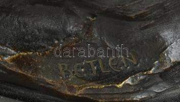 Betlen Gyula (1879 - 1963): Táncosnő. Öntött, patinázott bronz, fa talpon, jelzett. m: 29 cm