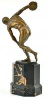 Diszkoszvető, patinázott bronz, márványtalpon, jelzés nélkül. m: 28 cm