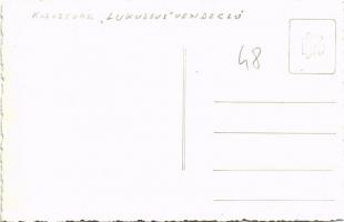 Kolozsvár, Cluj; Lukullus vendéglő, étterem belső vendégekkel, zenekarral és pincérekkel / restauran...