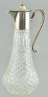 Angol karaffa, formába öntött üveg, ezüstözött szerelékkel, jelzett, a fémen kisebb kopásnyomokkal, belső részén vízkőnyomokkal, m: 29,5 cm
