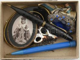 Vegyes bolha tétel: dobozok, tokok, bizsu ékszerek, medálok, stb., Duna Csokoládégyár zselés szalonc...