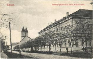 1915 Kalocsa, Kisebb papnövelde az érseki palotára nézve. Jurcsó Antal kiadása