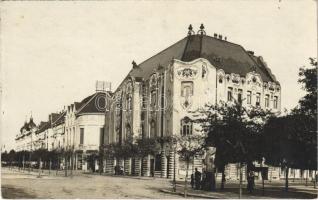 1926 Kecskemét, Cifra palota, üzletek