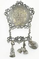 Ezüst (Ag) QUI FUNDATIS PROTEGITE vallási érmés dísz függőkkel, csíptetővel, jelzett, 8x5,5 cm, 54 g