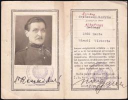 1940-1943 Fényképes szolgálati emléklap dr. Recskey (Recskó) András gyalogsági főhadnagy részére, hátoldalán a névváltoztatást, illetve rendfokozatát igazoló későbbi feljegyzéssel, pecsétekkel