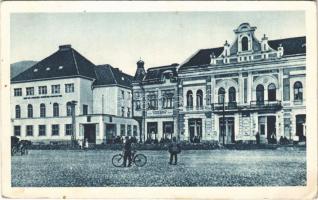 1941 Técső, Tiacevo, Tiachiv, Tyachiv; Bíróság és Korona szálloda, kerékpár / court, hotel, bicycle (EB)