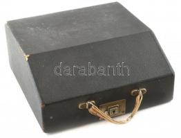 cca 1940 Durabel hordozható írógép magyar billentyűkkel, eredeti, kopott tokjában