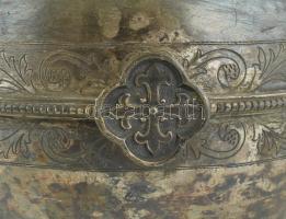 Antik ezüstözött ón boros kanna, vésett felirattal, kopott, m: 29 cm