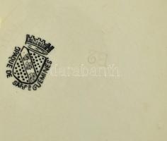 Opaque De Sarreguemines kutyás dísz tányér. Matricás, jelzett, hajszálrepedéssel. d- 21 cm