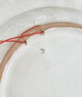 Habán kerámia tál. Múzeumi másolat. Kézzel festett, jelzett, apró lepattanásokkal d: 31 cm