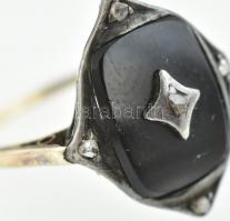 Ónix köves arany gyűrű brillekkel. 14k arany, jelzett 2,05g, m:52
