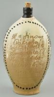 Pálinkás butéla. Mezőtúr XX. sz. Kézzel festett, feliratozott, mázas kerámia, kis lepattanással. 16 ...